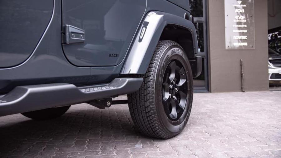 Детали экстерьера Jeep Wrangler Unlimited Sahara by RACE! 2019 года  (фото 4 из 11)